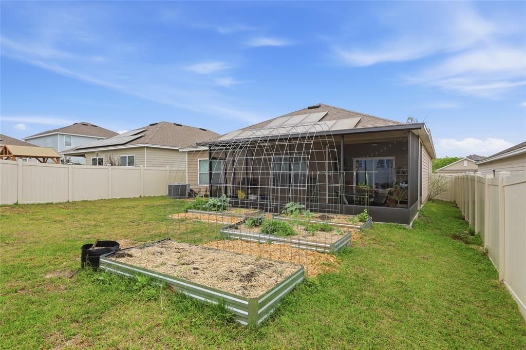 На продажу: $385,000 (4 спален, 2 ванн, 1785 Квадратных фут)