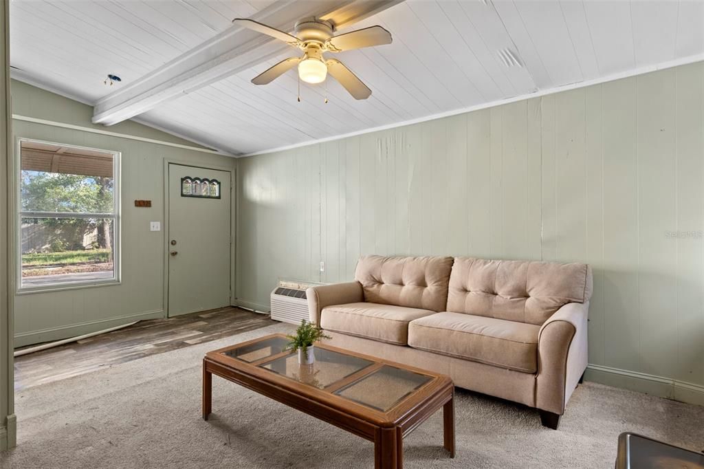 For Sale: $211,000 (3 beds, 2 baths, 1152 Square Feet)