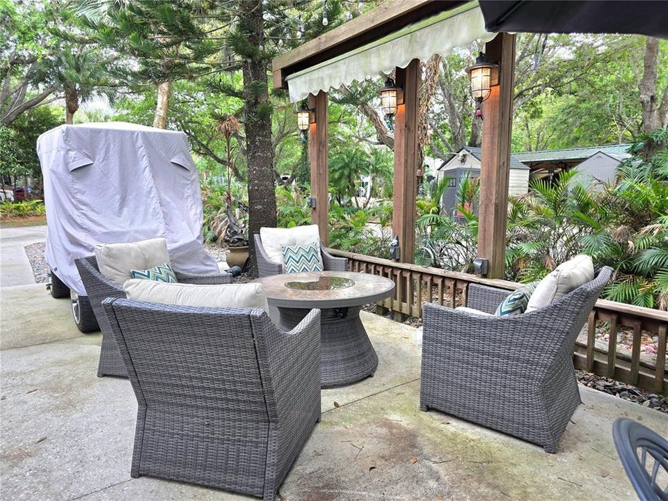 На продажу: $162,000 (0.06 acres)