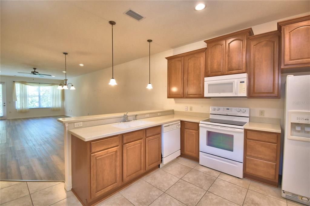 Active With Contract: $185,000 (2 beds, 2 baths, 1231 Square Feet)