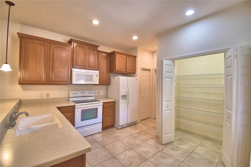 Active With Contract: $185,000 (2 beds, 2 baths, 1231 Square Feet)