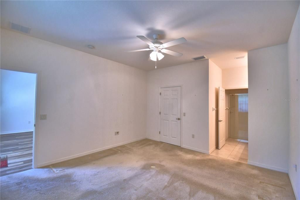 Active With Contract: $185,000 (2 beds, 2 baths, 1231 Square Feet)