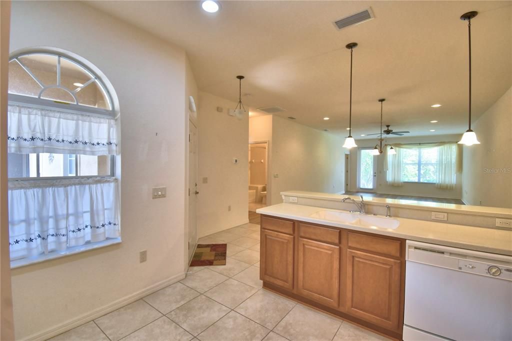 Active With Contract: $185,000 (2 beds, 2 baths, 1231 Square Feet)