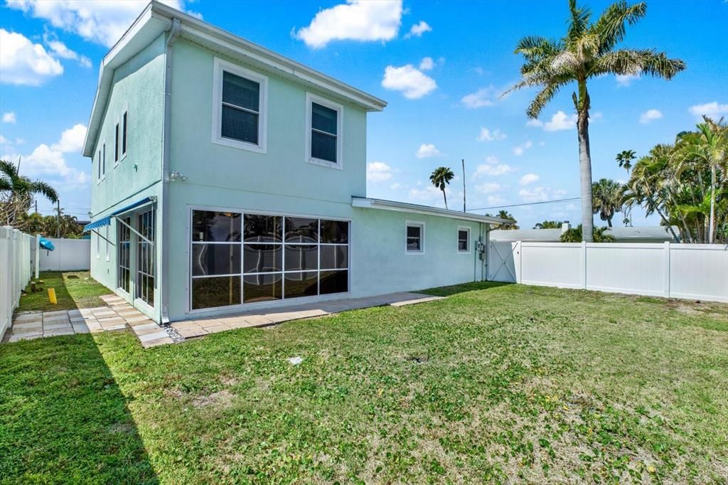 For Sale: $749,000 (3 beds, 3 baths, 2300 Square Feet)