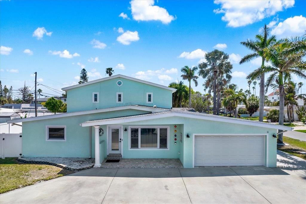 For Sale: $749,000 (3 beds, 3 baths, 2300 Square Feet)