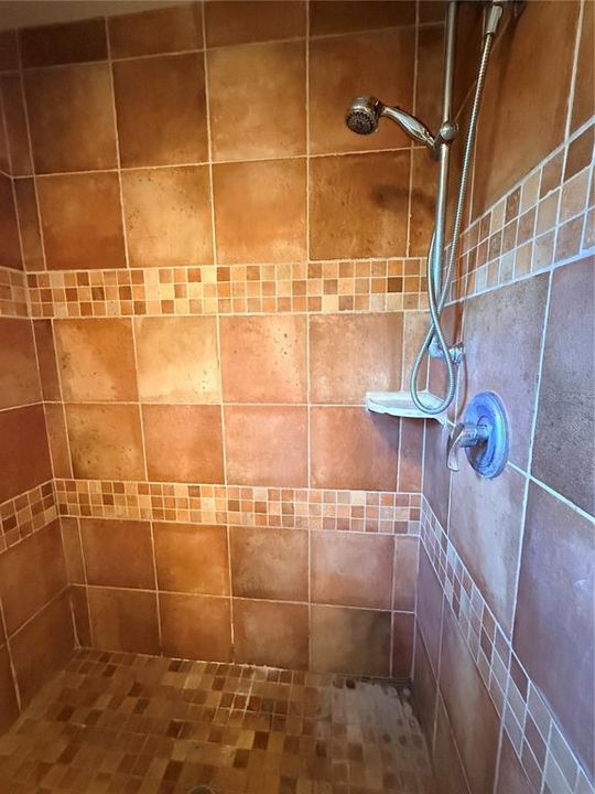 Activo con contrato: $253,000 (3 camas, 2 baños, 1440 Pies cuadrados)