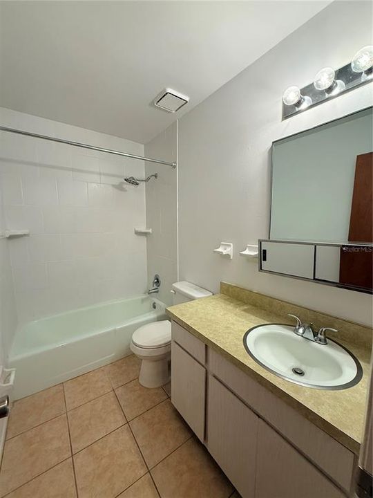 Activo con contrato: $253,000 (3 camas, 2 baños, 1440 Pies cuadrados)