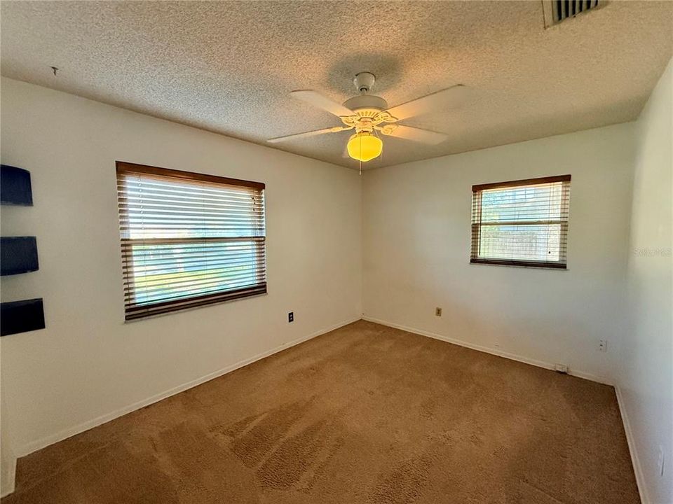 Activo con contrato: $253,000 (3 camas, 2 baños, 1440 Pies cuadrados)