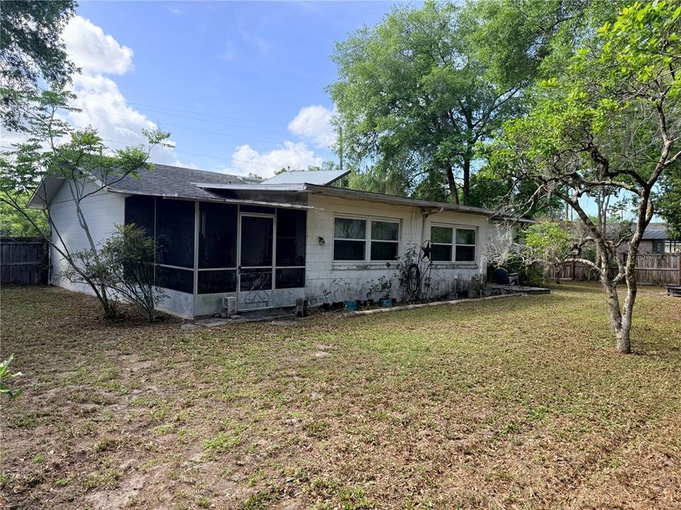 Activo con contrato: $253,000 (3 camas, 2 baños, 1440 Pies cuadrados)