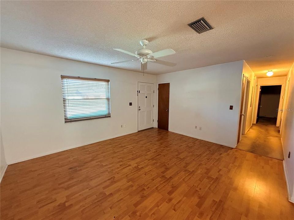 Activo con contrato: $253,000 (3 camas, 2 baños, 1440 Pies cuadrados)