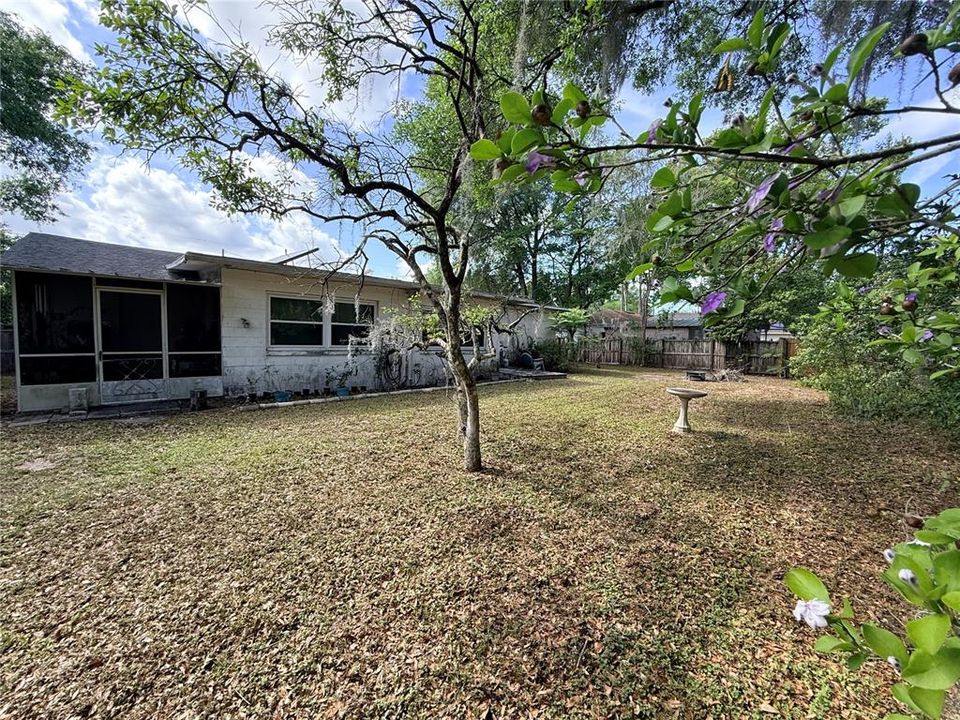 Activo con contrato: $253,000 (3 camas, 2 baños, 1440 Pies cuadrados)