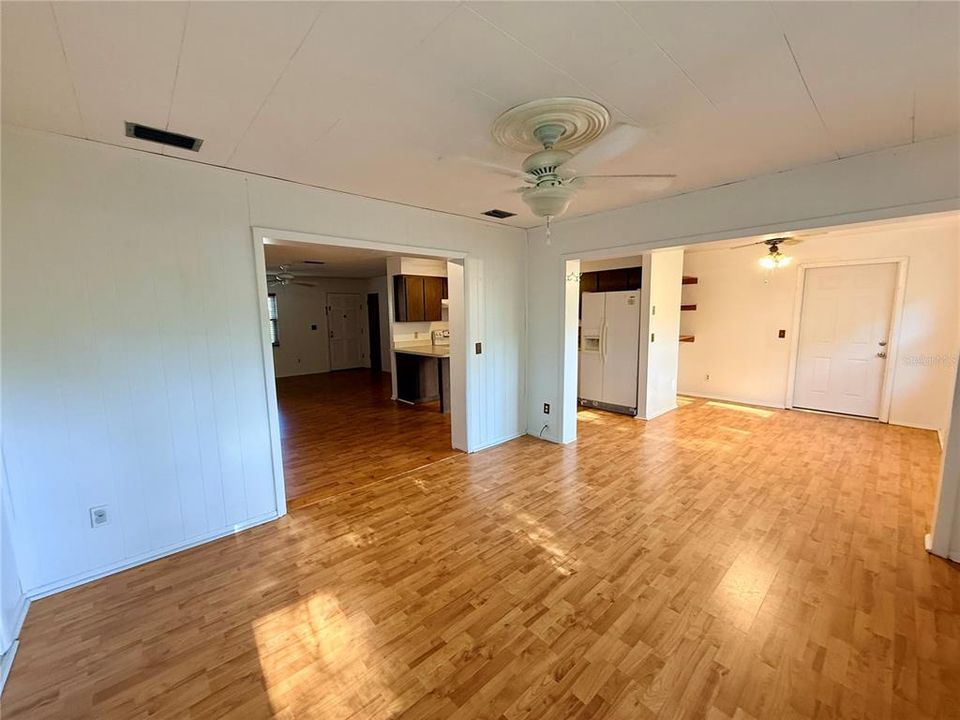 Activo con contrato: $253,000 (3 camas, 2 baños, 1440 Pies cuadrados)
