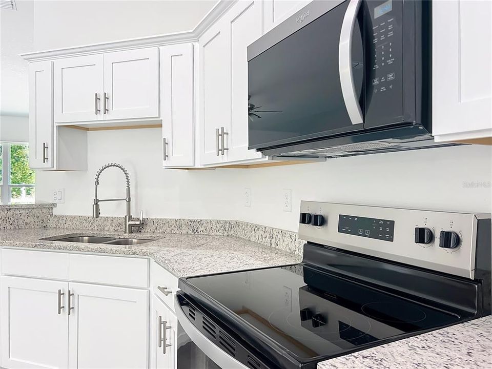 Под контрактом: $244,900 (3 спален, 2 ванн, 1310 Квадратных фут)