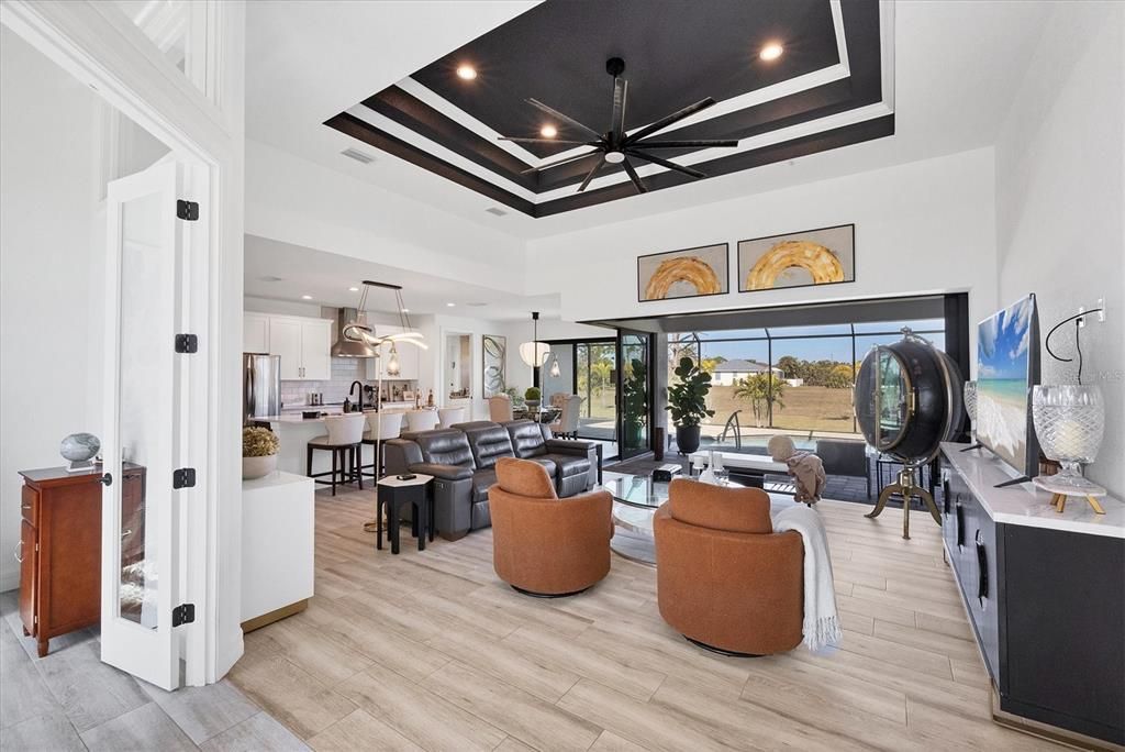 En Venta: $699,000 (3 camas, 2 baños, 2082 Pies cuadrados)