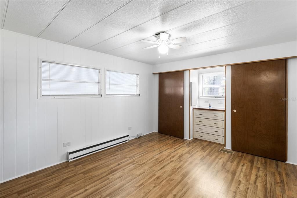 На продажу: $114,900 (2 спален, 2 ванн, 720 Квадратных фут)