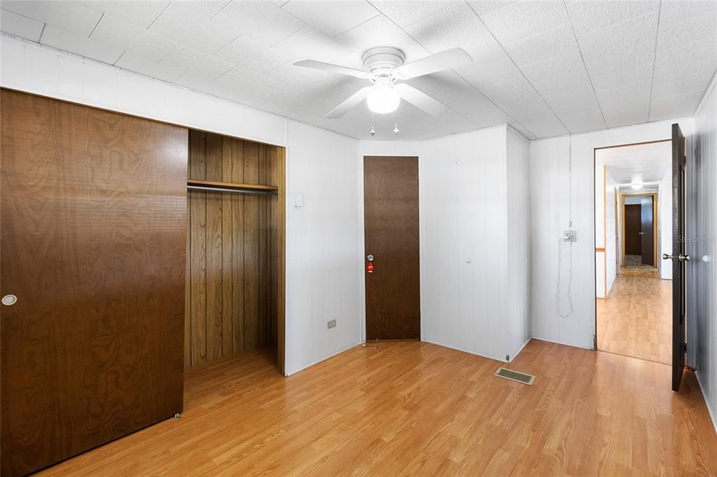 На продажу: $114,900 (2 спален, 2 ванн, 720 Квадратных фут)