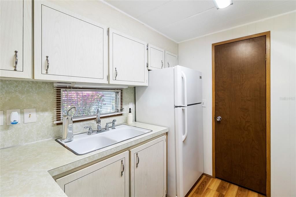 На продажу: $114,900 (2 спален, 2 ванн, 720 Квадратных фут)