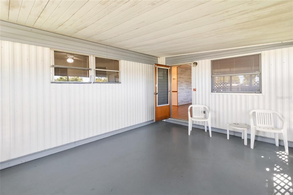 На продажу: $114,900 (2 спален, 2 ванн, 720 Квадратных фут)