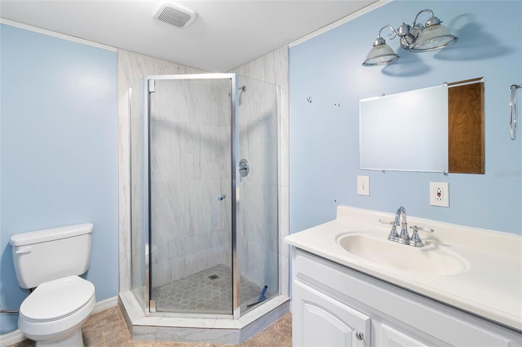 На продажу: $114,900 (2 спален, 2 ванн, 720 Квадратных фут)