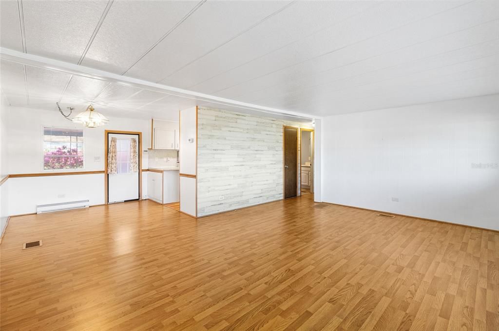 На продажу: $114,900 (2 спален, 2 ванн, 720 Квадратных фут)