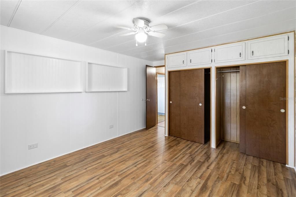 На продажу: $114,900 (2 спален, 2 ванн, 720 Квадратных фут)