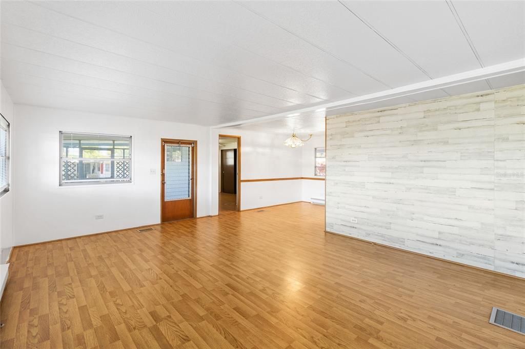 На продажу: $114,900 (2 спален, 2 ванн, 720 Квадратных фут)