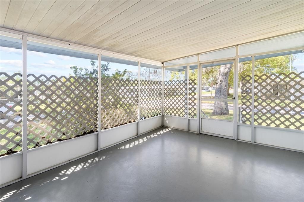 На продажу: $114,900 (2 спален, 2 ванн, 720 Квадратных фут)