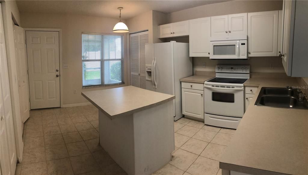 For Sale: $220,000 (2 beds, 2 baths, 1154 Square Feet)