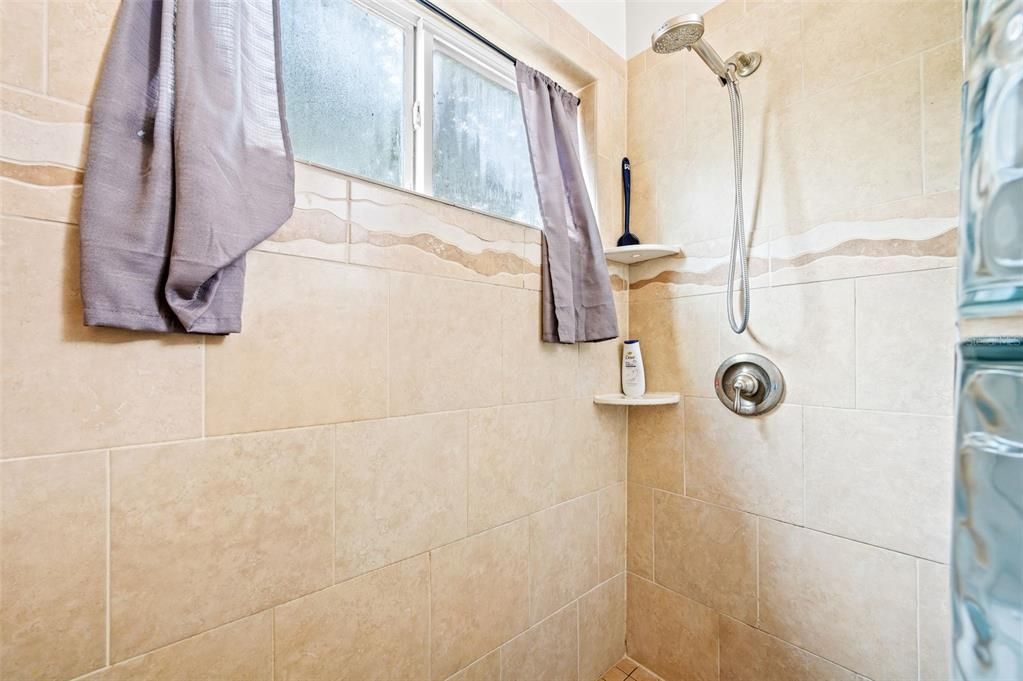 На продажу: $425,000 (4 спален, 3 ванн, 2331 Квадратных фут)