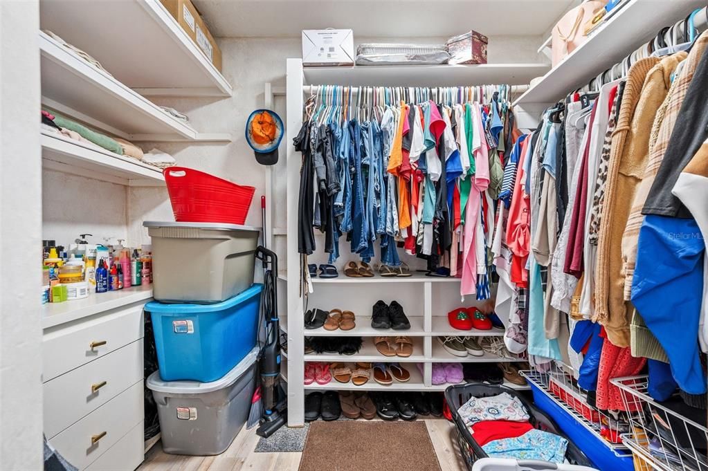 На продажу: $425,000 (4 спален, 3 ванн, 2331 Квадратных фут)