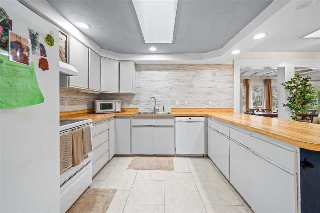 На продажу: $425,000 (4 спален, 3 ванн, 2331 Квадратных фут)