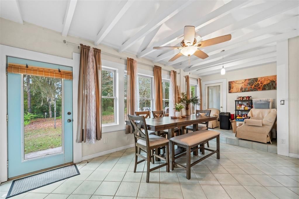 На продажу: $425,000 (4 спален, 3 ванн, 2331 Квадратных фут)