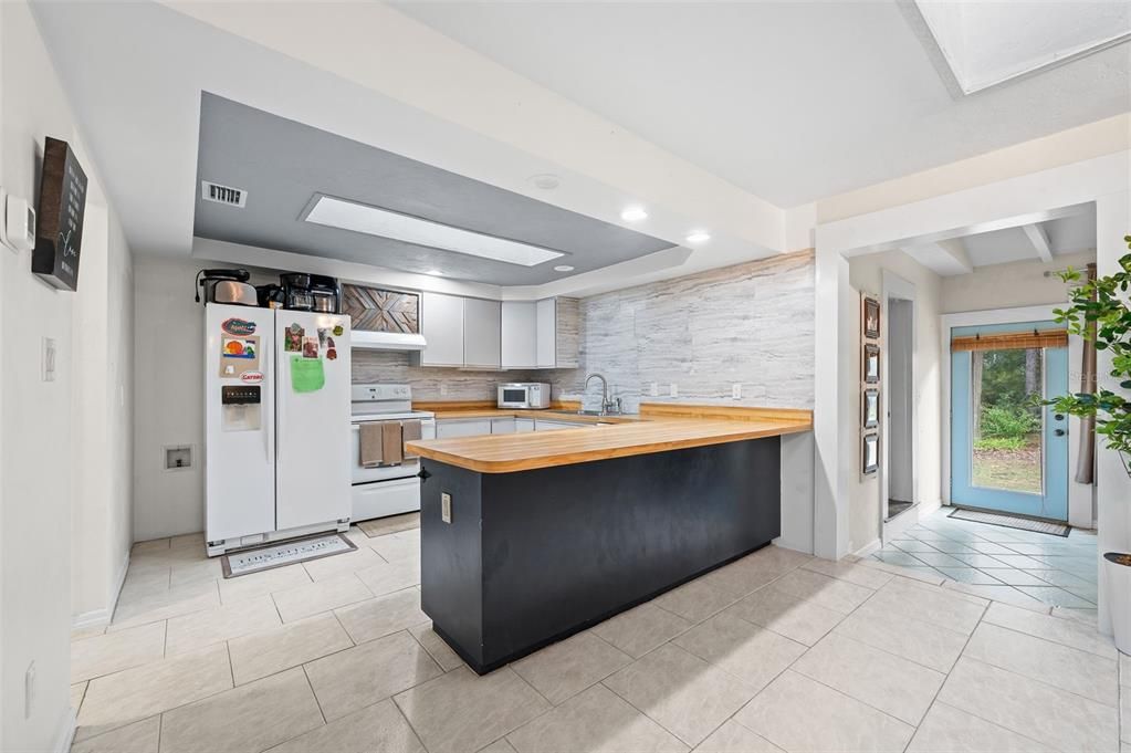 На продажу: $425,000 (4 спален, 3 ванн, 2331 Квадратных фут)