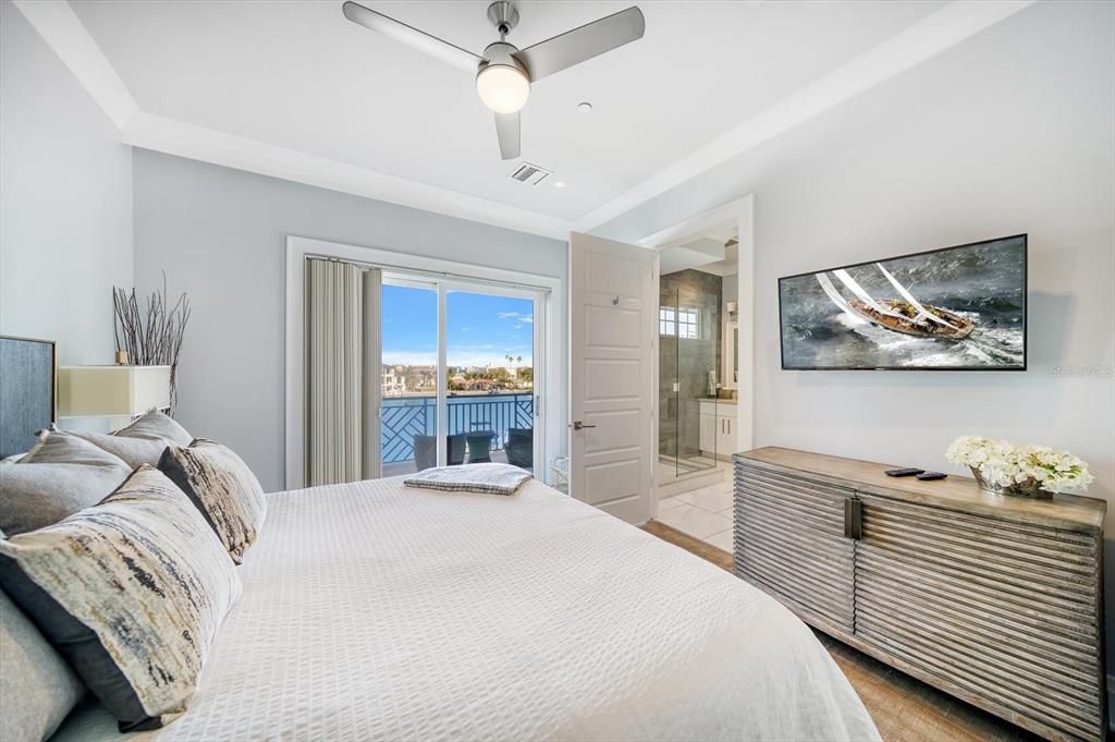 For Sale: $1,660,000 (3 beds, 2 baths, 2551 Square Feet)