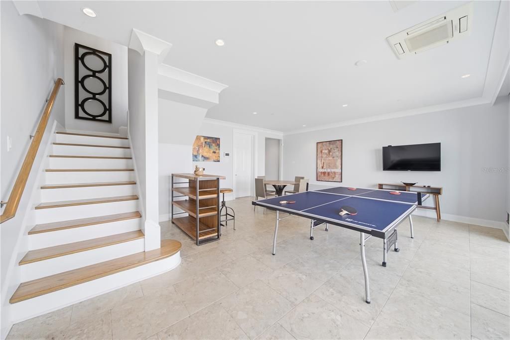 For Sale: $1,660,000 (3 beds, 2 baths, 2551 Square Feet)