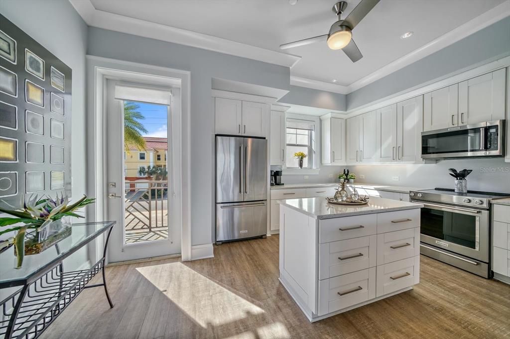 For Sale: $1,660,000 (3 beds, 2 baths, 2551 Square Feet)
