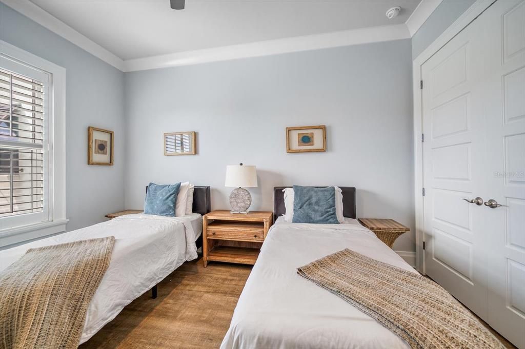 For Sale: $1,660,000 (3 beds, 2 baths, 2551 Square Feet)