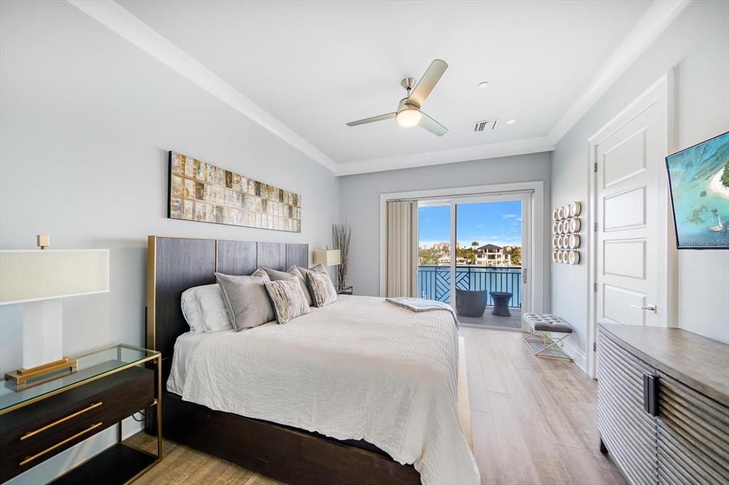 For Sale: $1,660,000 (3 beds, 2 baths, 2551 Square Feet)
