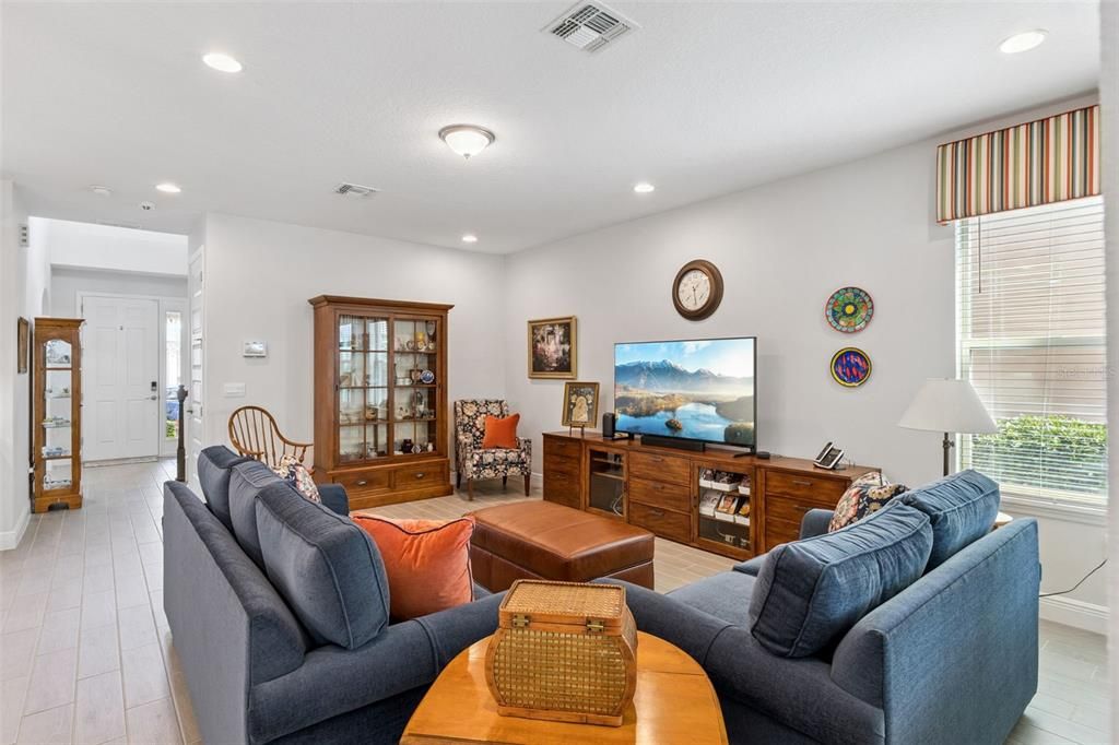 Activo con contrato: $1,299,500 (5 camas, 3 baños, 3911 Pies cuadrados)