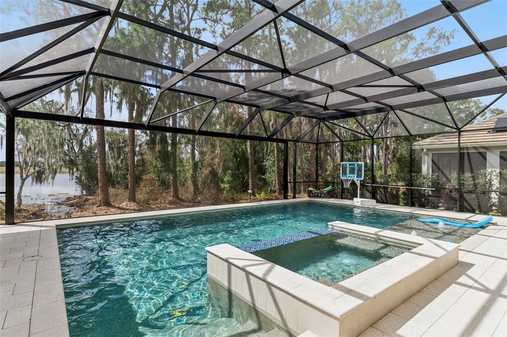 Activo con contrato: $1,299,500 (5 camas, 3 baños, 3911 Pies cuadrados)