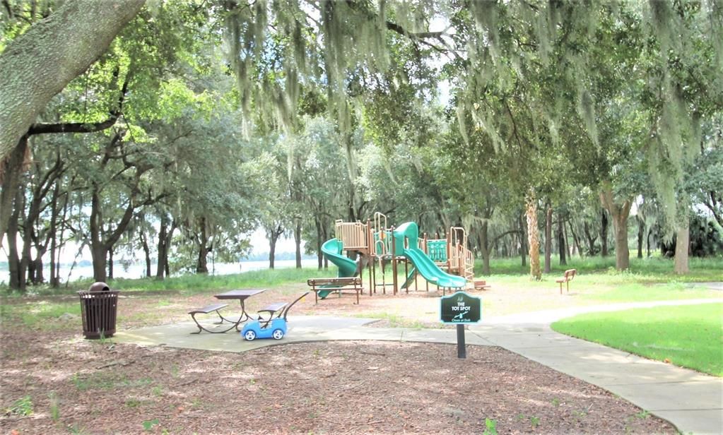 Activo con contrato: $1,299,500 (5 camas, 3 baños, 3911 Pies cuadrados)