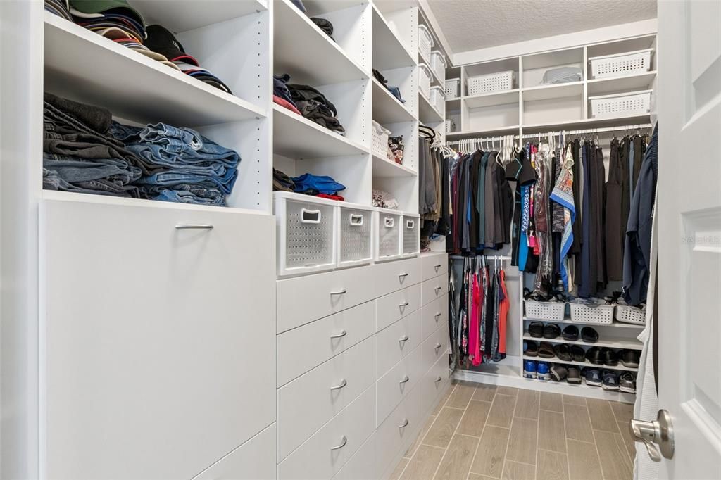 Activo con contrato: $1,299,500 (5 camas, 3 baños, 3911 Pies cuadrados)