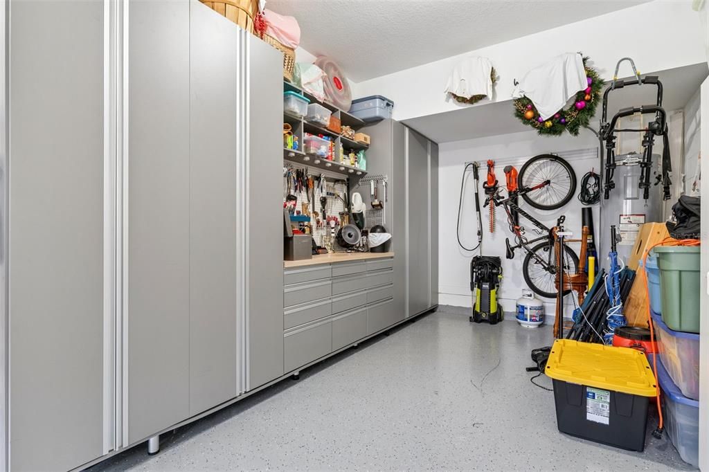 Activo con contrato: $1,299,500 (5 camas, 3 baños, 3911 Pies cuadrados)