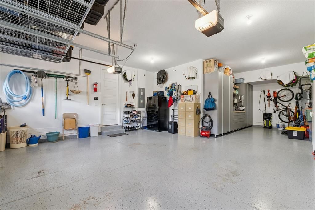 Activo con contrato: $1,299,500 (5 camas, 3 baños, 3911 Pies cuadrados)