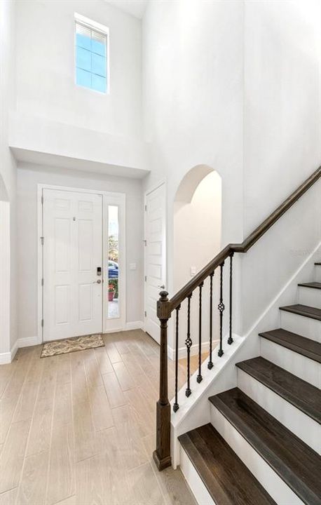 Activo con contrato: $1,299,500 (5 camas, 3 baños, 3911 Pies cuadrados)