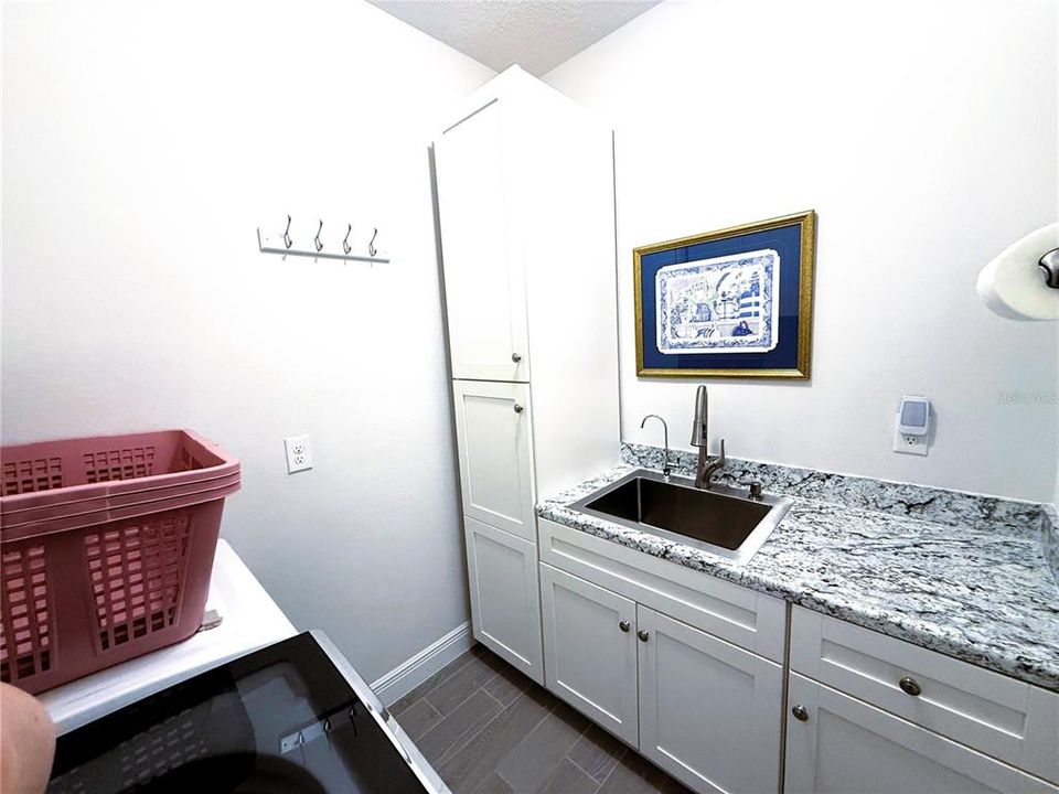 Activo con contrato: $1,299,500 (5 camas, 3 baños, 3911 Pies cuadrados)
