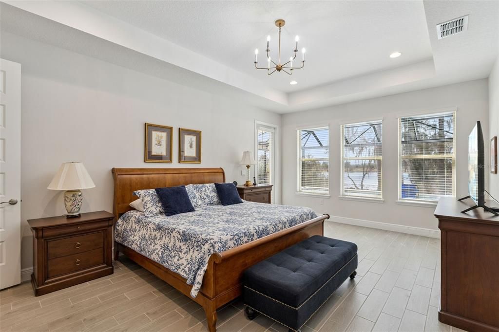 Activo con contrato: $1,299,500 (5 camas, 3 baños, 3911 Pies cuadrados)