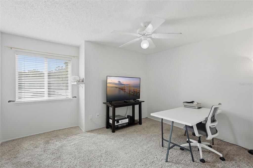 Activo con contrato: $160,000 (2 camas, 1 baños, 993 Pies cuadrados)
