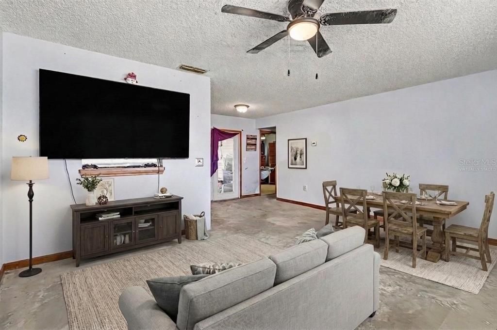 Active With Contract: $195,000 (3 beds, 2 baths, 1103 Square Feet)