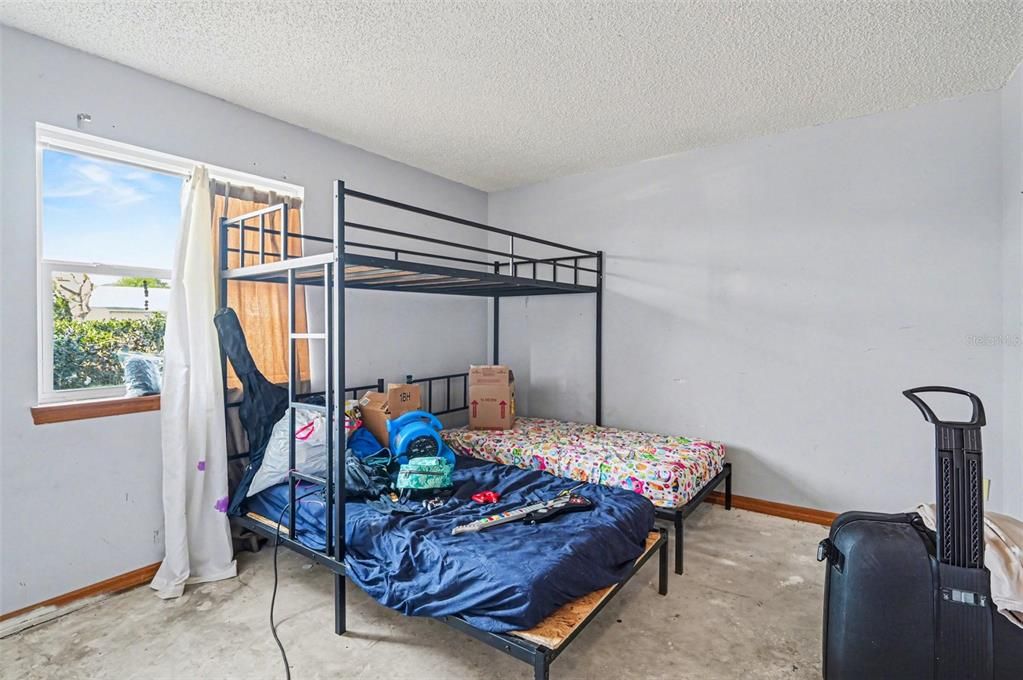 Active With Contract: $195,000 (3 beds, 2 baths, 1103 Square Feet)